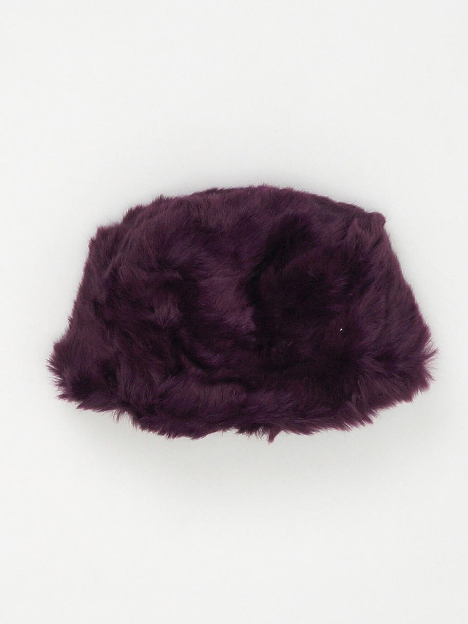 Фиолетовая меховая шапка